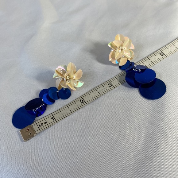 Fun sequin flower disc earrings - Picture 5 of 7